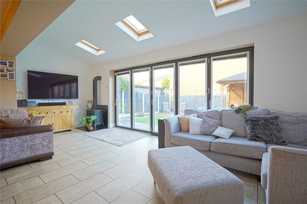 Property photo 2 of 17 Picture No. 14