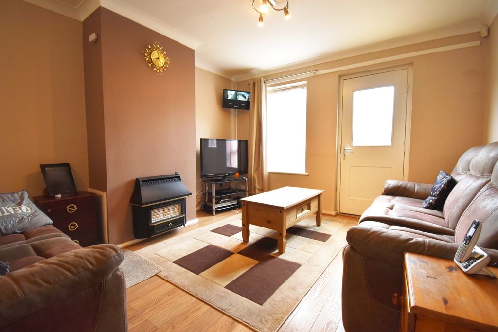 Property photo 2 of 10 Lounge