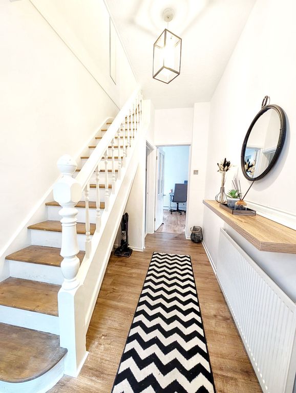 Property photo 2 of 31