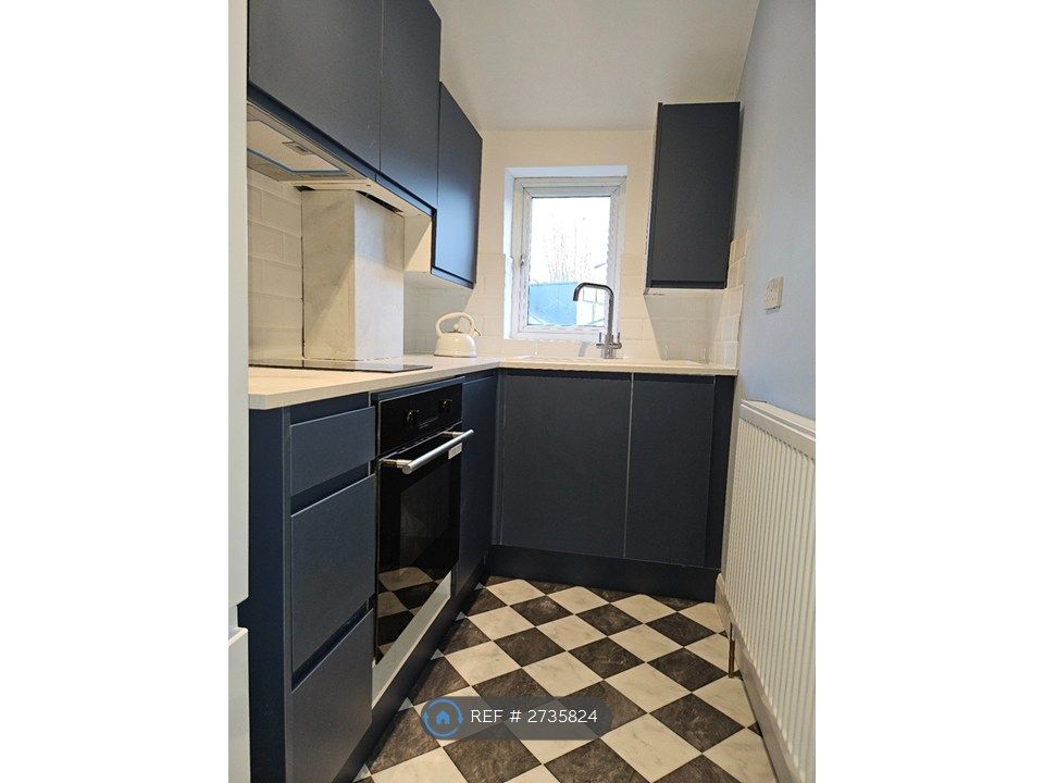 Property photo 2 of 9 Kitchen