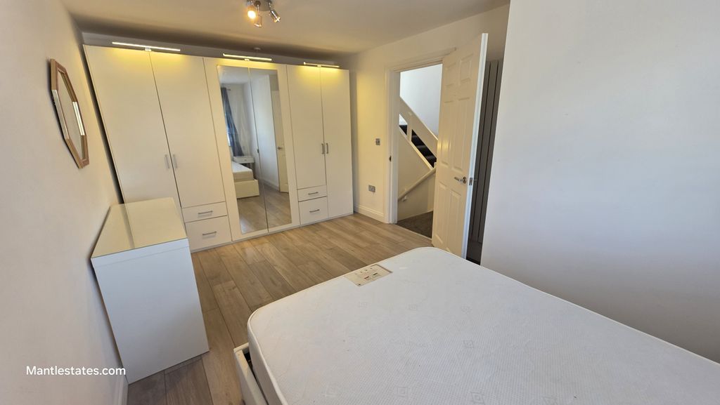 Property photo 2 of 12 Bedroom