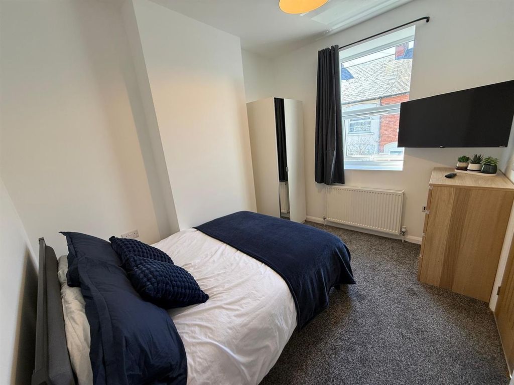 Property photo 3 of 11 Rm 2 66 2.Jpeg