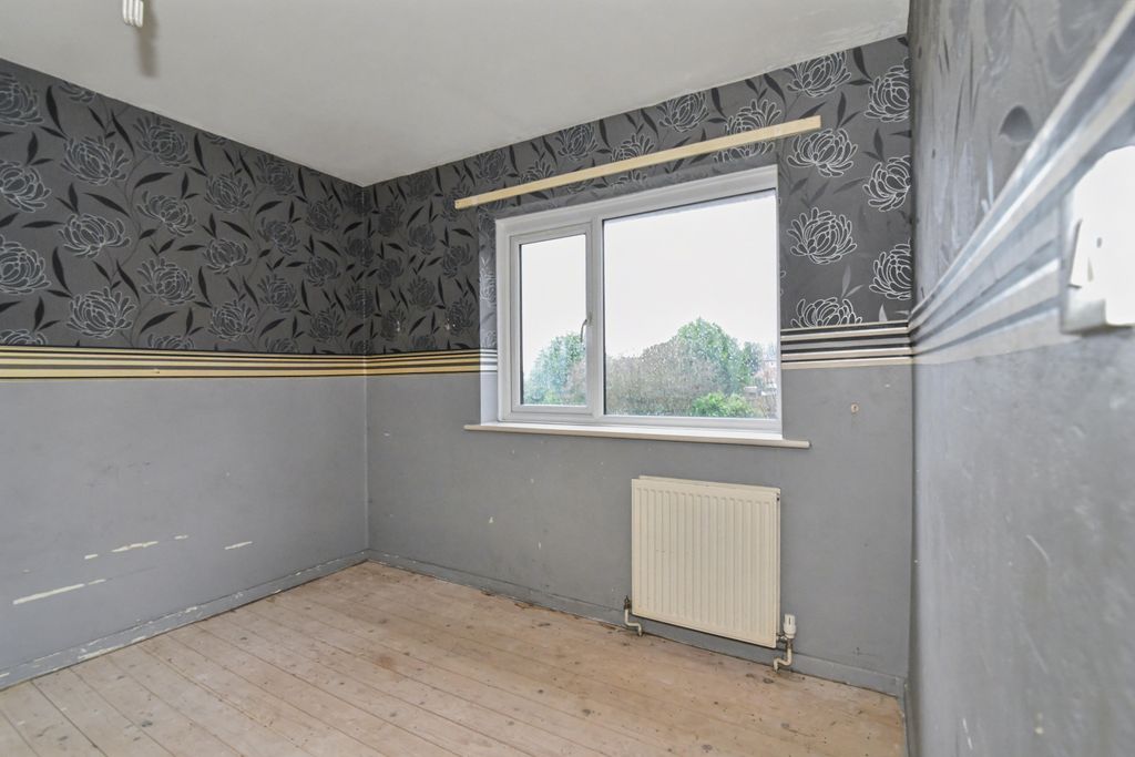 Property photo 2 of 15 102 Queen Mary Road, Manor, Sheffield, S2 1Hs