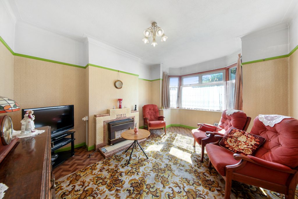 Property photo 2 of 11 Lounge