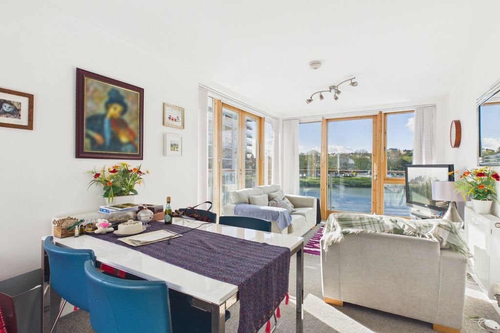 Property photo 3 of 12 Living Room