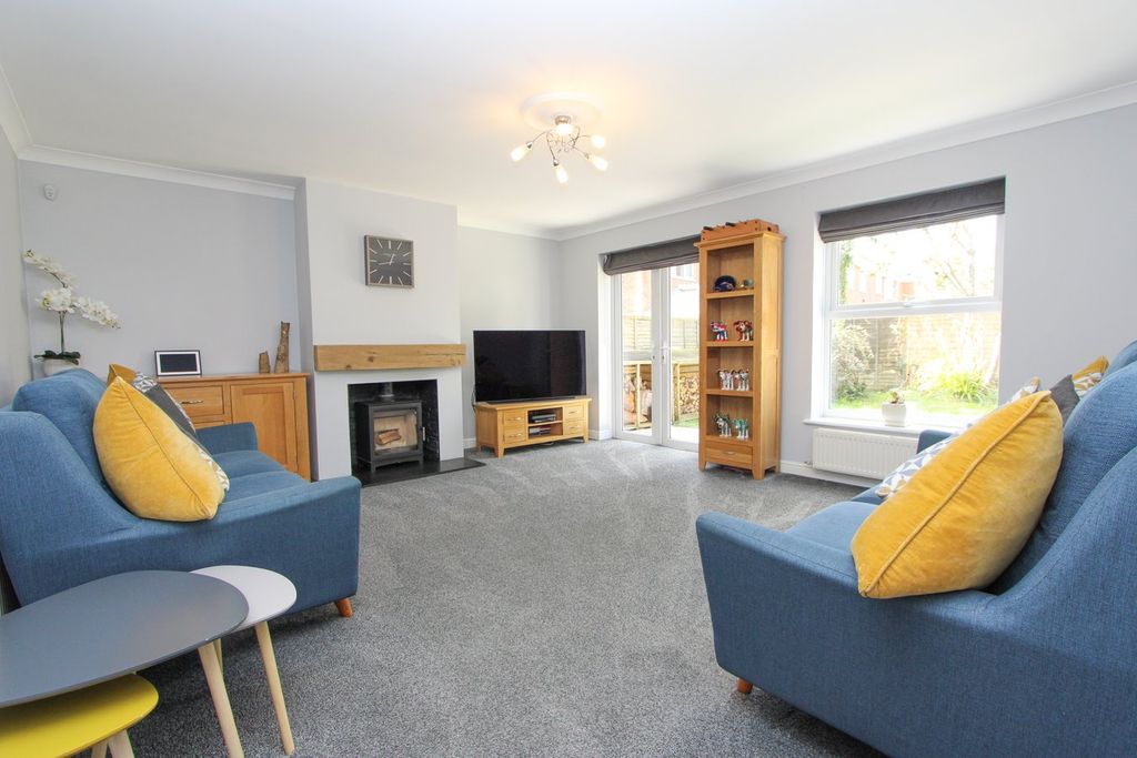 Property photo 2 of 32