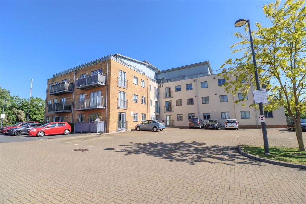 Property photo 3 of 13 Flat 2 Ramsden Court Front.Jpg