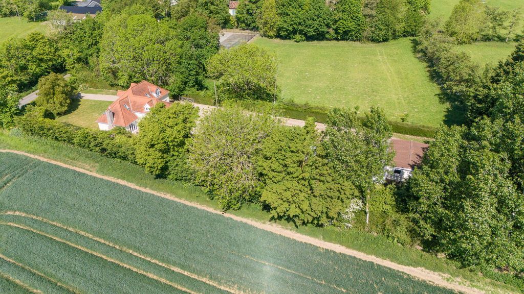 Property photo 2 of 20