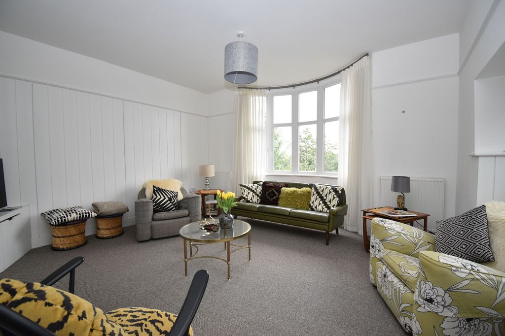 Property photo 2 of 21