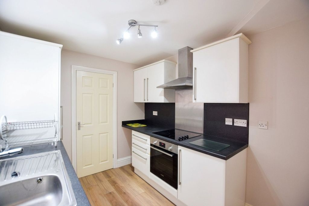 Property photo 1 of 9 Kitchen