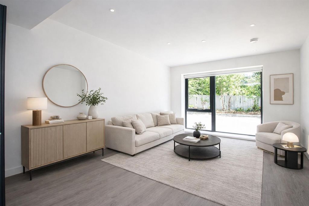 Property photo 1 of 18 Sil8.Png