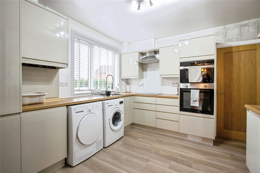 Property photo 3 of 23 Picture No. 28