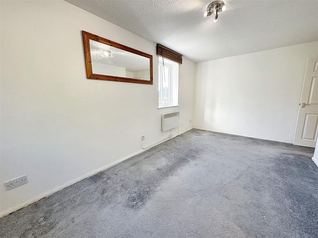 Property photo 3 of 7 Lounge