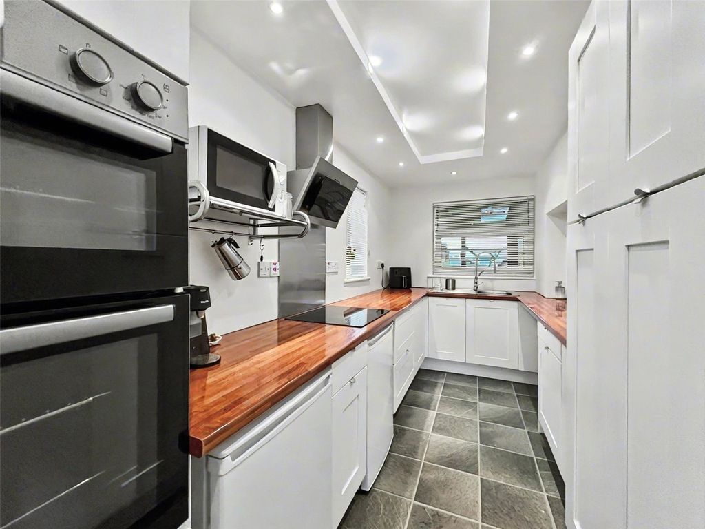 Property photo 2 of 25 Picture No. 21