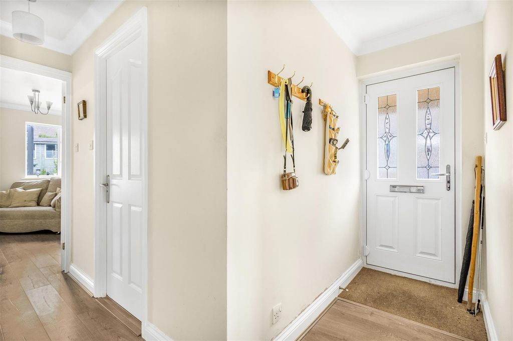 Property photo 2 of 16 Entrance Hall