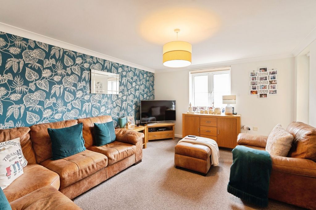 Property photo 2 of 11 Pbox-Img.Jpg