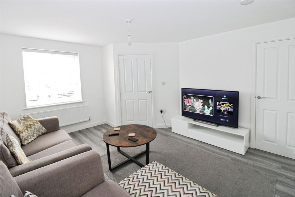 Property photo 2 of 12 Lounge