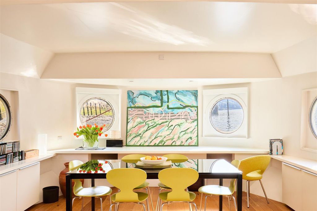 Property photo 3 of 52