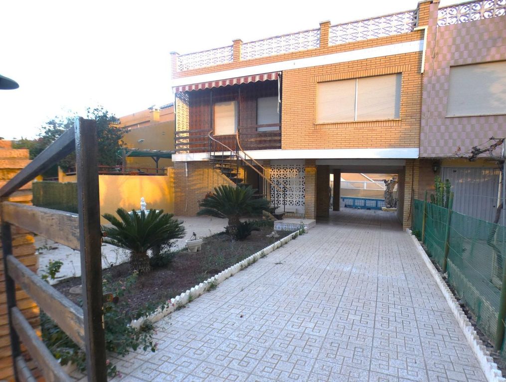 Property photo 1 of 28