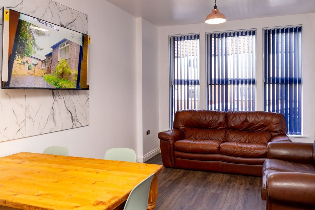 Property photo 3 of 9 A Spacious And Welcoming Living Room Featuring A l...