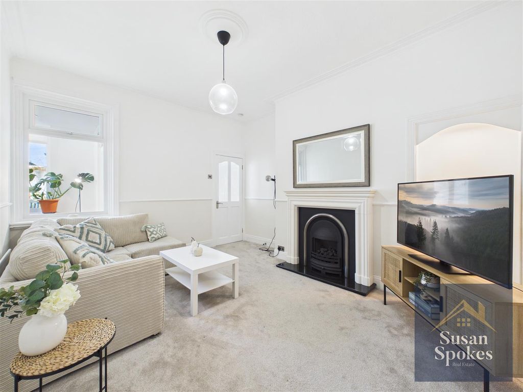 Property photo 2 of 21 Cam01858G0-Pr0249-Still013.Jpg