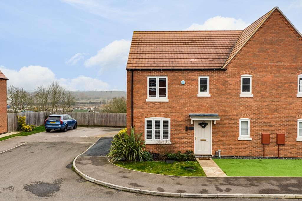 Property photo 1 of 22 4 Sapphire Street, Irhlingborough-2.Jpg