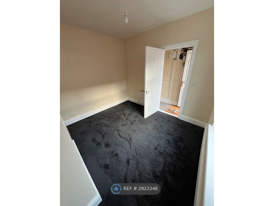 Property photo 3 of 10 Front Room