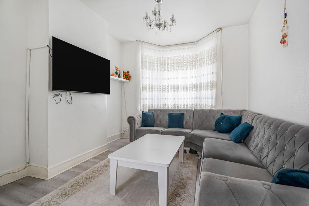 Property photo 2 of 16 Living Room