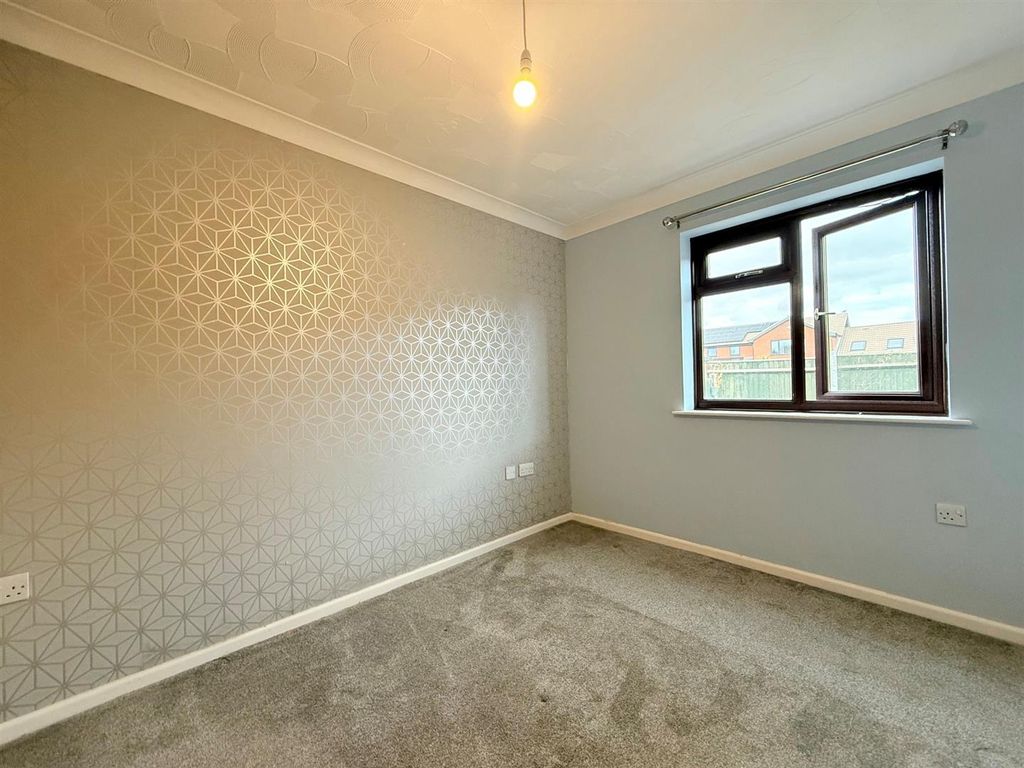 Property photo 3 of 14 Bedroom 1
