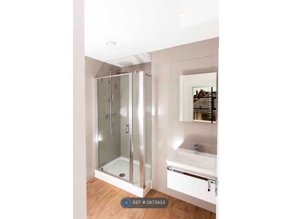 Property photo 3 of 11 Bathroom