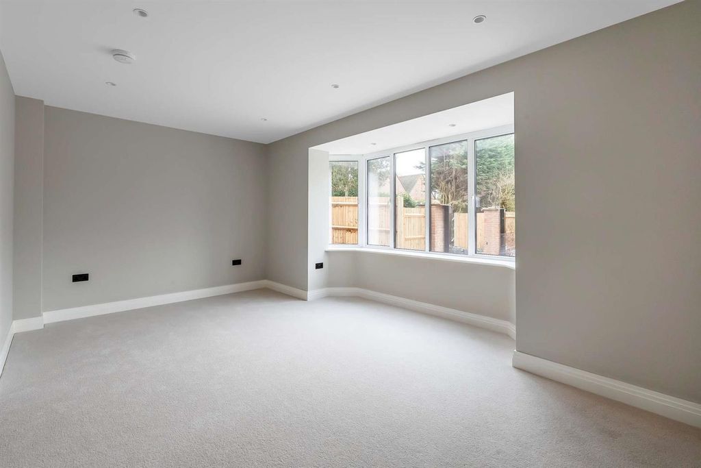 Additional image 13 of 4 bed detached house for saleCross Lanes, Guildford GU1