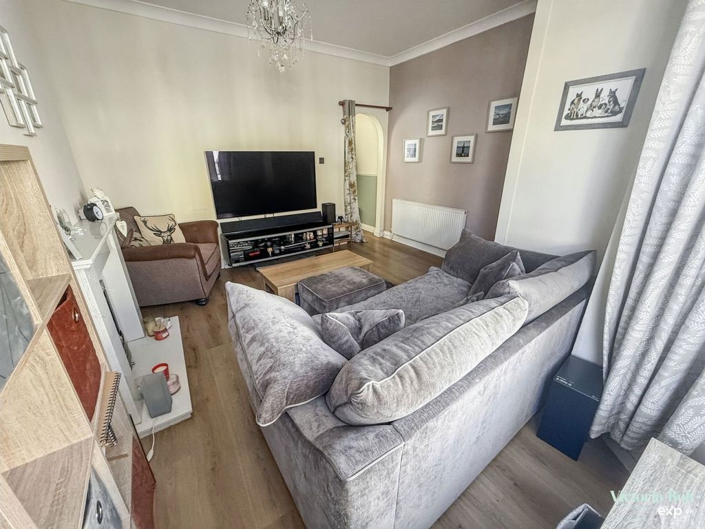 Property photo 3 of 12