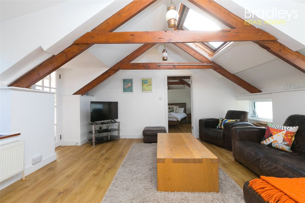 Property photo 2 of 15 Picture No. 33