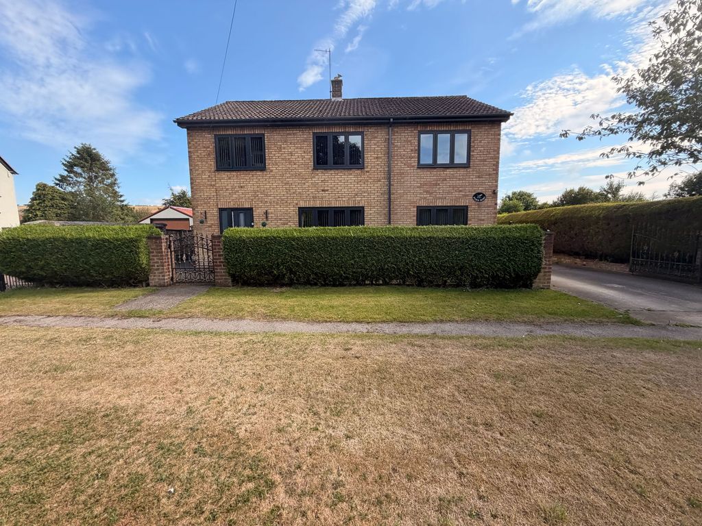 Property photo 2 of 27