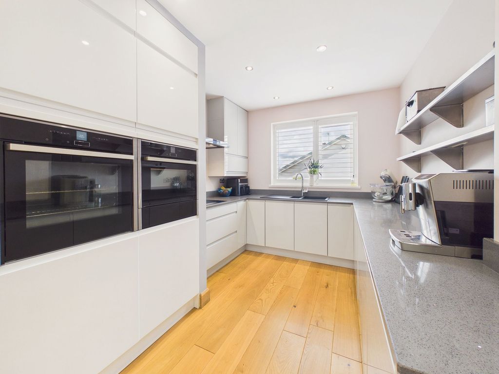 Property photo 3 of 17 Kitchen