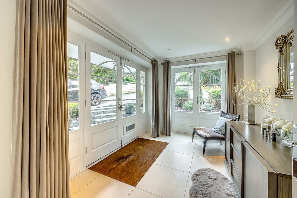 Property photo 2 of 41