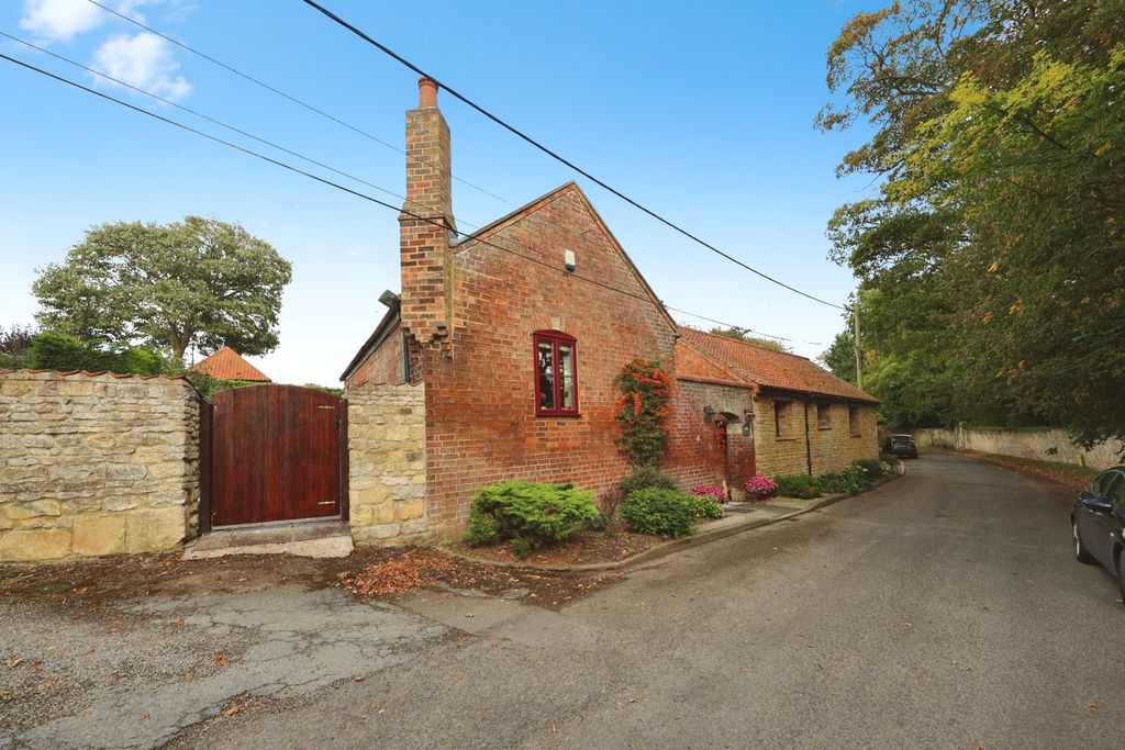 Property photo 2 of 38 4506292