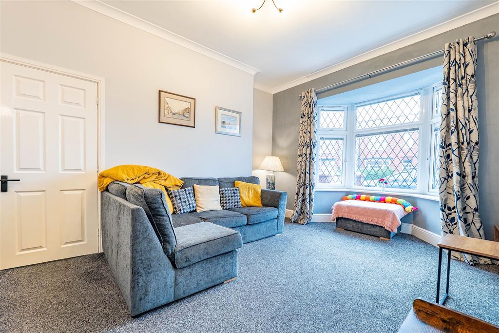 Property photo 2 of 20 Lounge