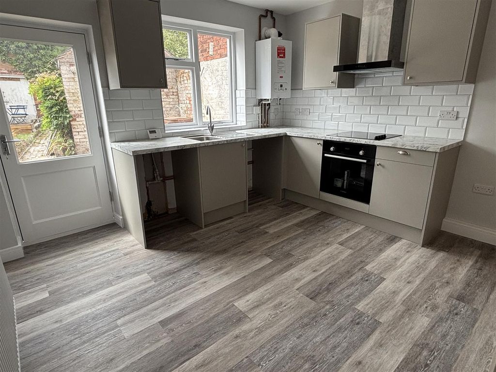 Property photo 2 of 12 Dining Kitchen