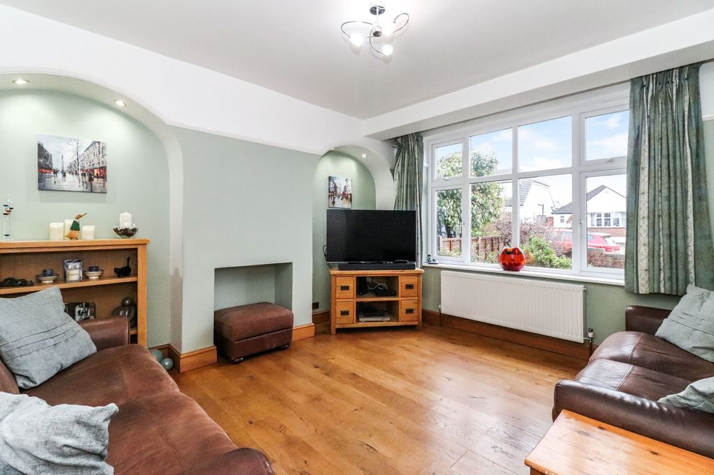 Property photo 3 of 39