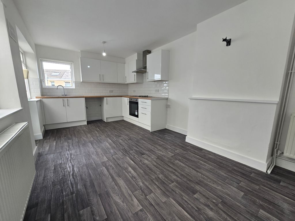 Property photo 2 of 17 Kitchen