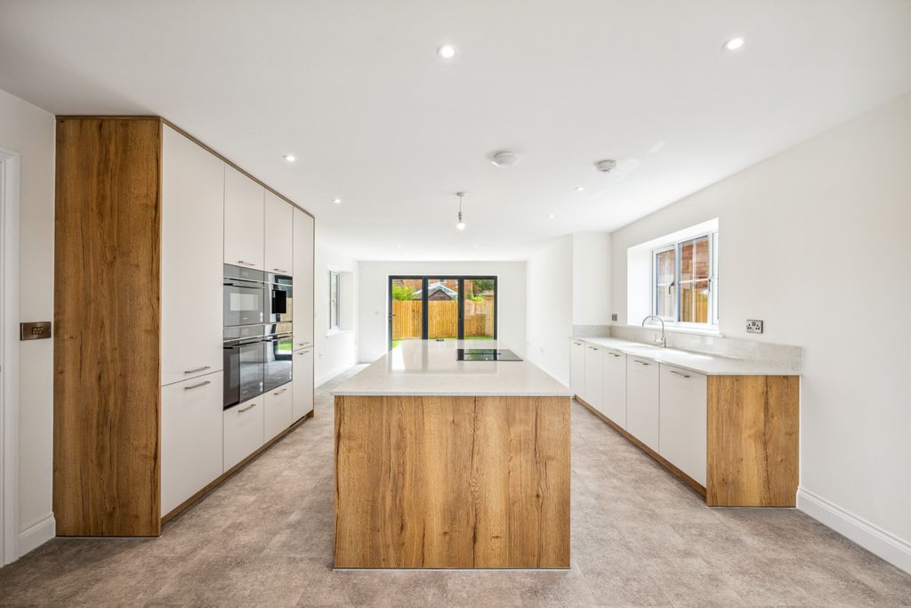 Property photo 3 of 17 4997242