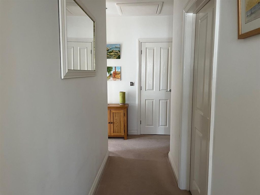 Property photo 3 of 26 4217 Hall.Jpg