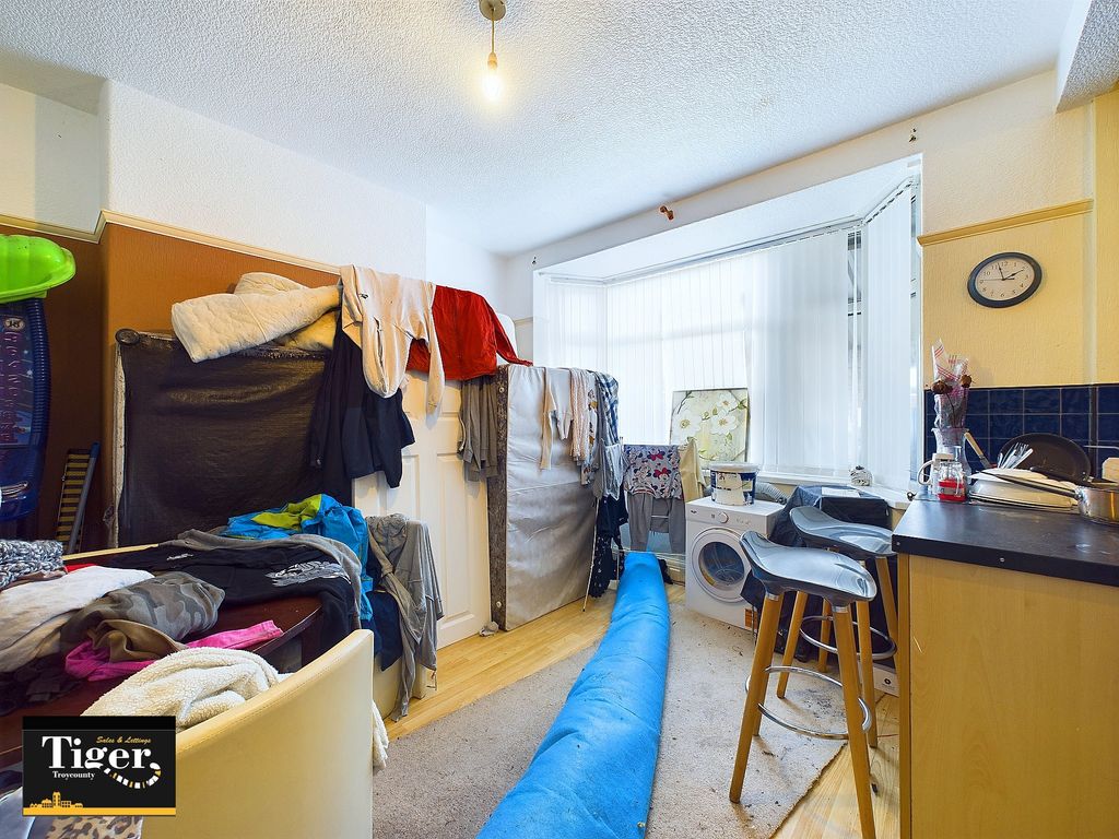 Property photo 3 of 8 Cam02176G0-Pr0414-Still001