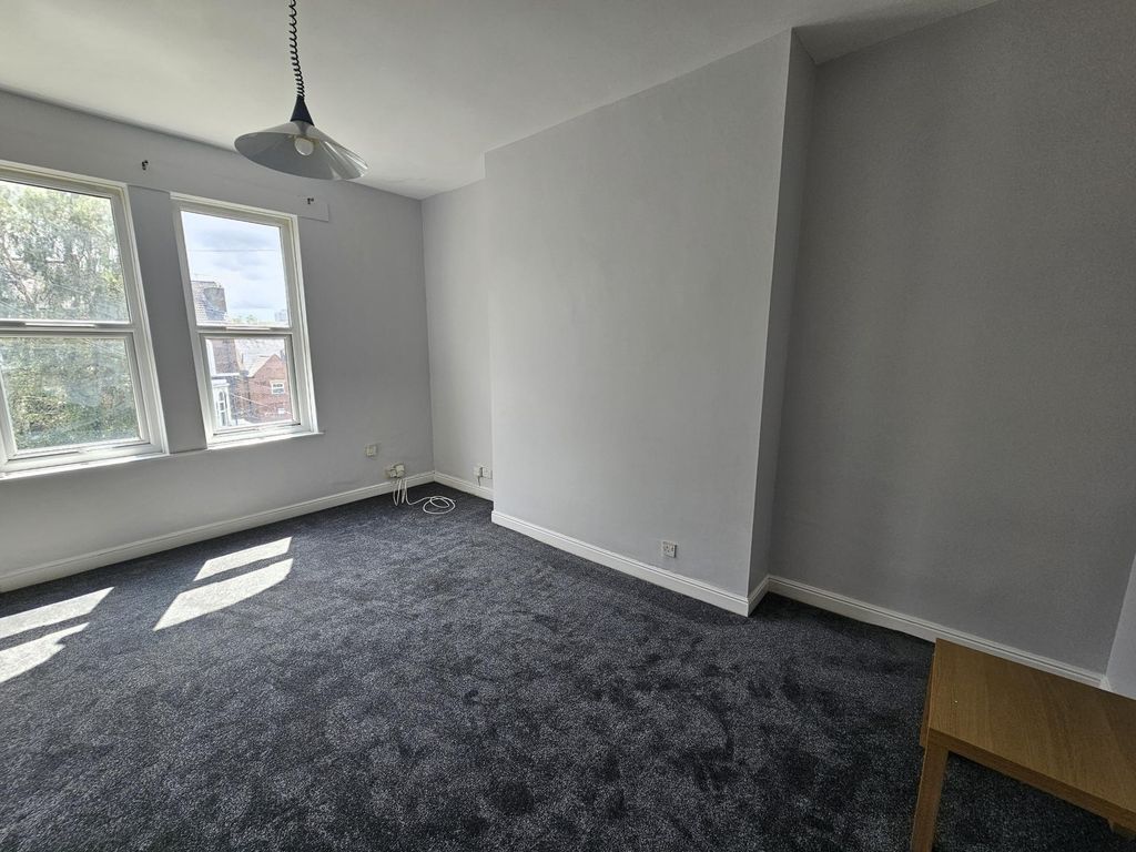 Property photo 2 of 8 Bright, Neutral Bedroom With Large Windows Letting...