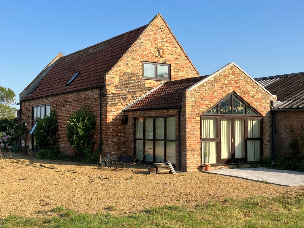 Property photo 2 of 35