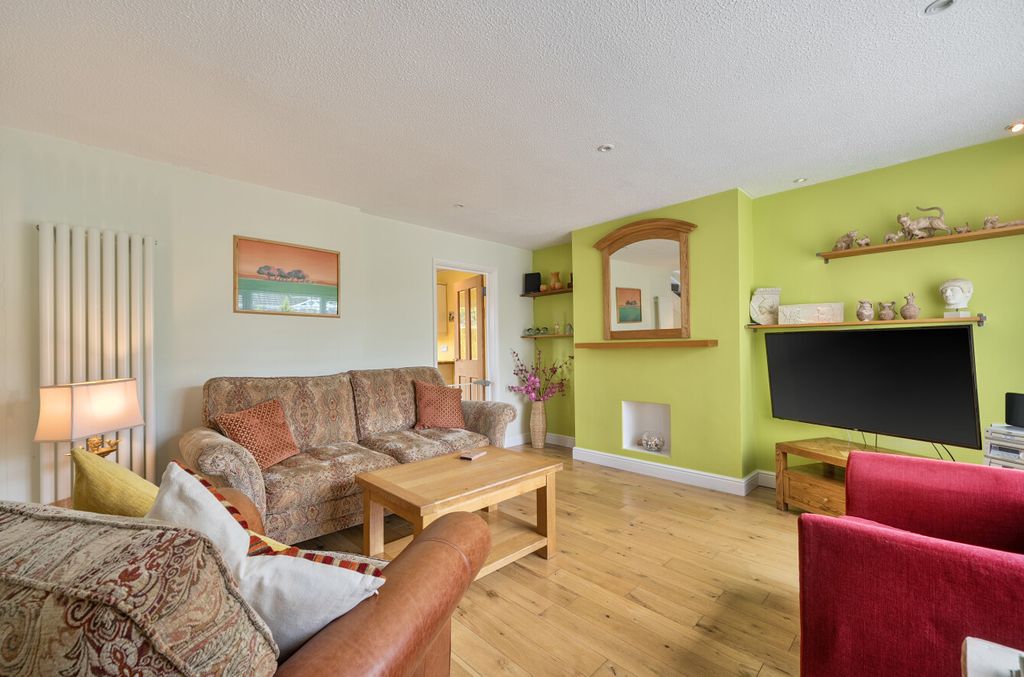 Property photo 3 of 15 1332277-10-6890ce...