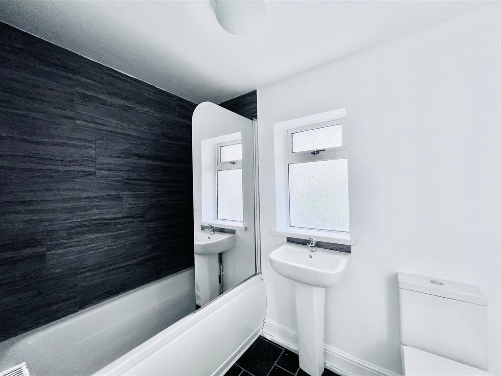 Property photo 3 of 8 Bathroom