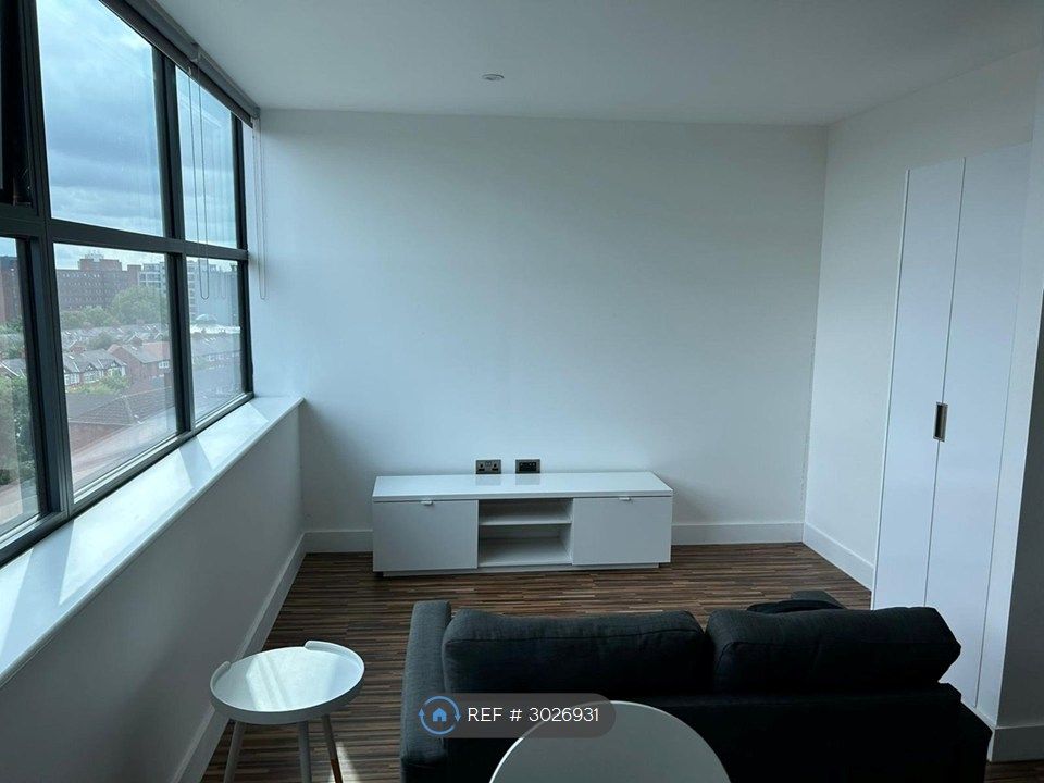 Property photo 1 of 10 Living Room