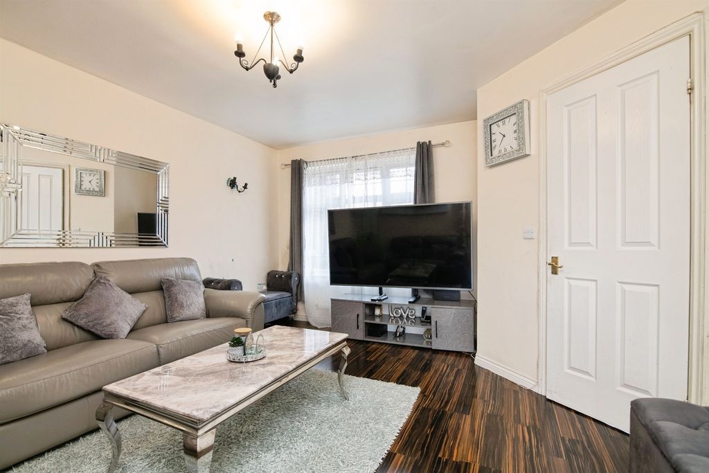 Property photo 3 of 33